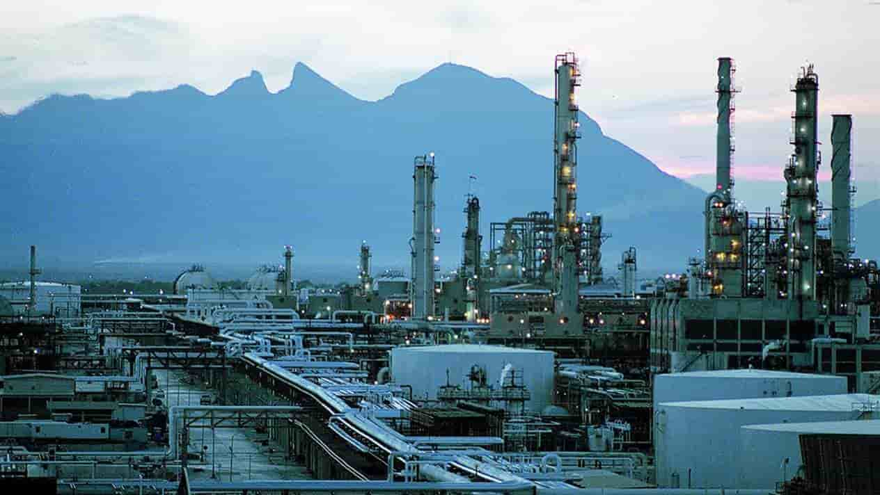 Refinería Héctor Lara de PEMEX en Cadereyta, Nuevo León