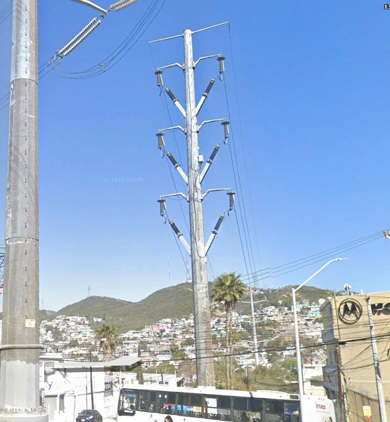 Poste tubular de transición aéreo-subterránea de 115 kV