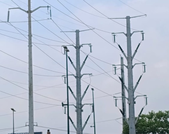 Aplicación en entorno urbano de poste de transición compacto